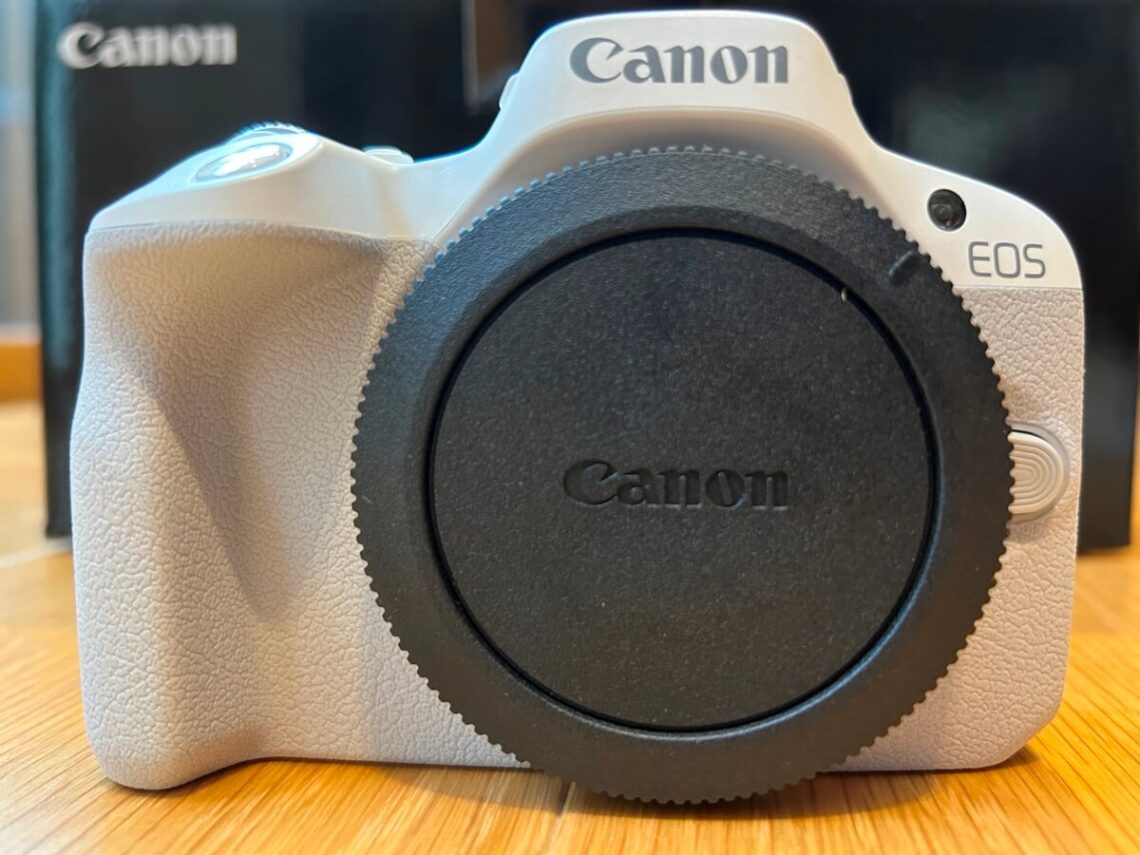 Canon EOS R50本体（ホワイト）正面像