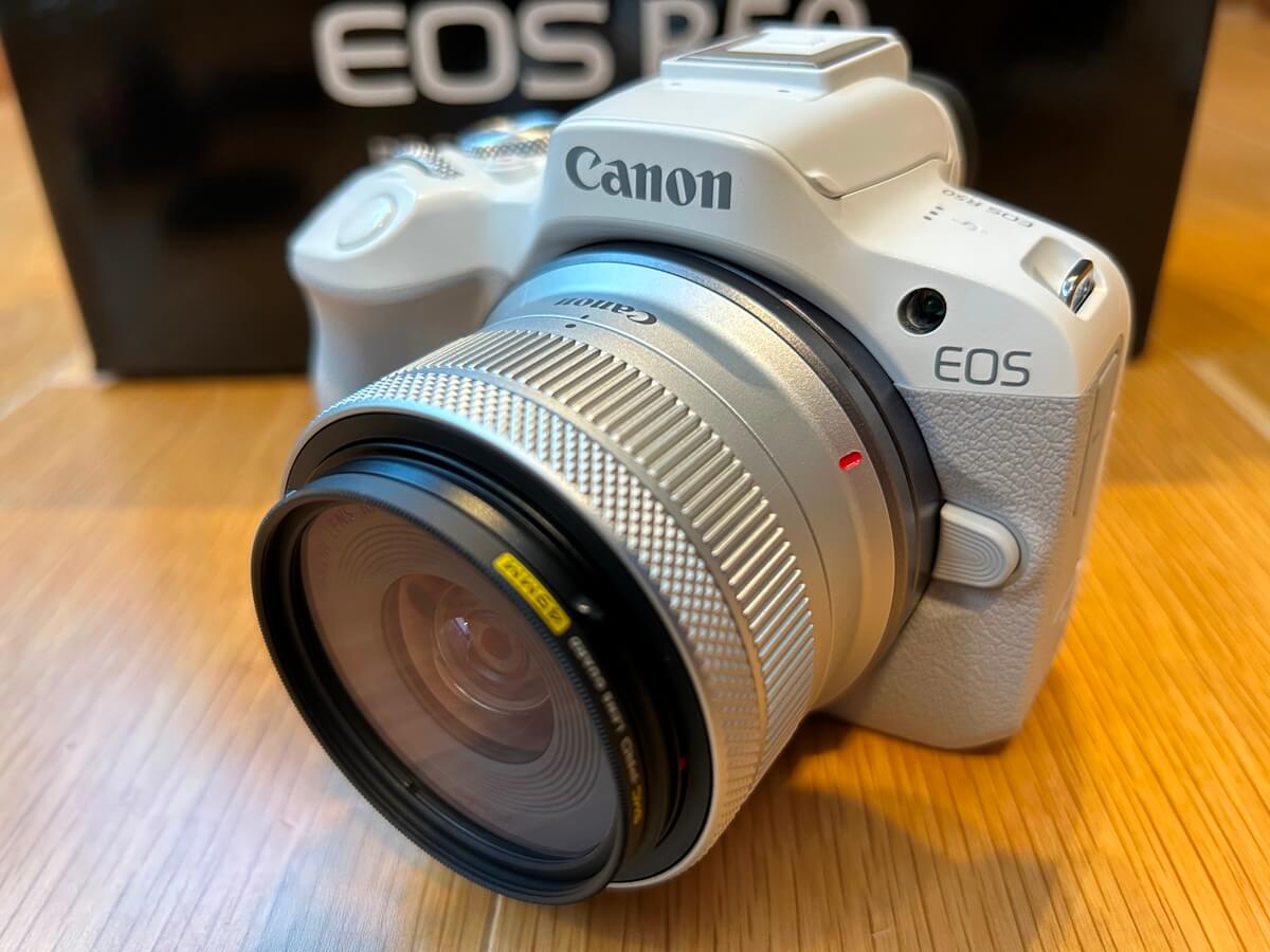 Canon EOS R50に標準レンズ（RF-S18-45mm F4.5-6.3 IS STM）を装着2