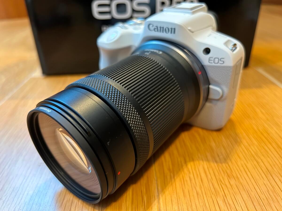Canon EOS R50にズームレンズ（RF-S55-210mm F5-7.1 IS STM）を装着1